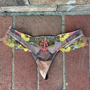 NWT floral embroidered VS thong